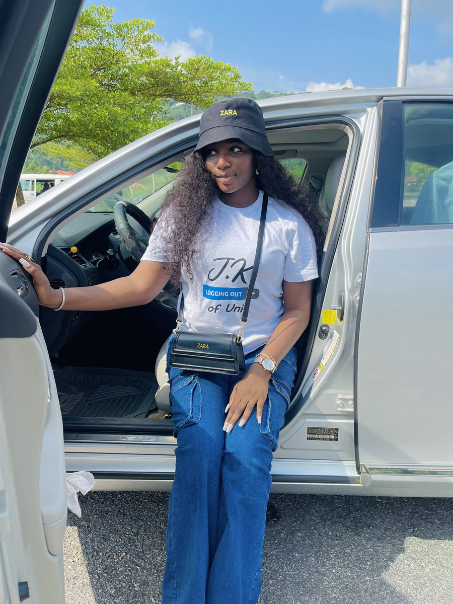 JK_moneybag's tweet photo. JK logging out of Uni ❤️

My shirt from @Tweetshirt_NG https://t.co/ozfhkDknw3