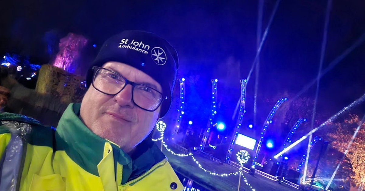 LifeinLincs's tweet photo. A damp duty at Springfields Fireworks display in Spalding last night #MySJADay @stjohnambulance @SJALincsNotts #FirstAider https://t.co/9Ymwkl5o5O