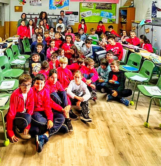 corazondemariaz's tweet photo. Los alumn@s de quinto de EP recibieron una master class del Doctor Javier Chimeno que les explicó las funciones del corazón 💓 y la importancia de su cuidado.
Muchas gracias por la visita.
@javierchimeno
#AbrazaLoDistinto #elcorazon #CuidaTuSalud #aparatocirculatorio https://t.co/jGIDXSs55Y