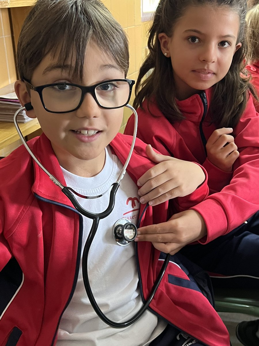 corazondemariaz's tweet photo. Los alumn@s de quinto de EP recibieron una master class del Doctor Javier Chimeno que les explicó las funciones del corazón 💓 y la importancia de su cuidado.
Muchas gracias por la visita.
@javierchimeno
#AbrazaLoDistinto #elcorazon #CuidaTuSalud #aparatocirculatorio https://t.co/jGIDXSs55Y