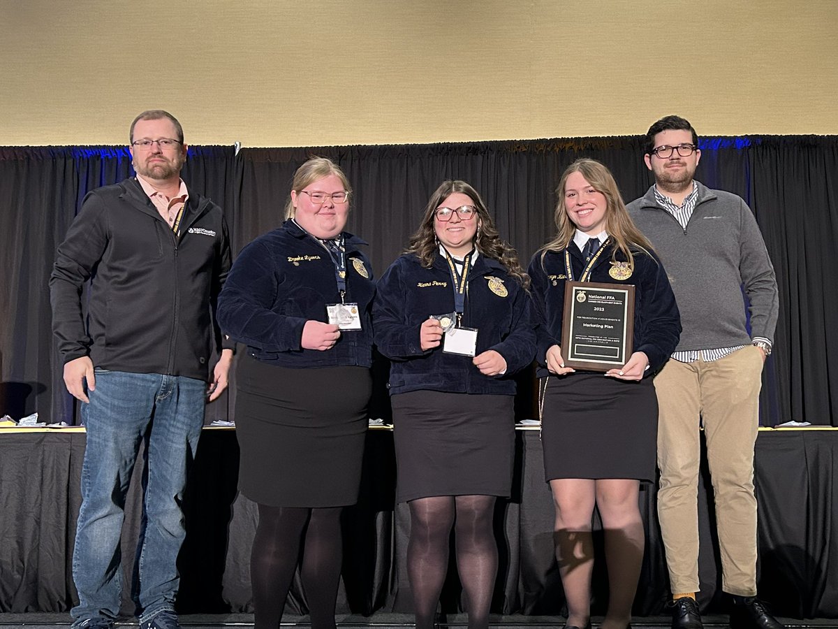 Congratulations to the Marketing Plan team for being rated Bronze in the National Contest!  Congratulations!