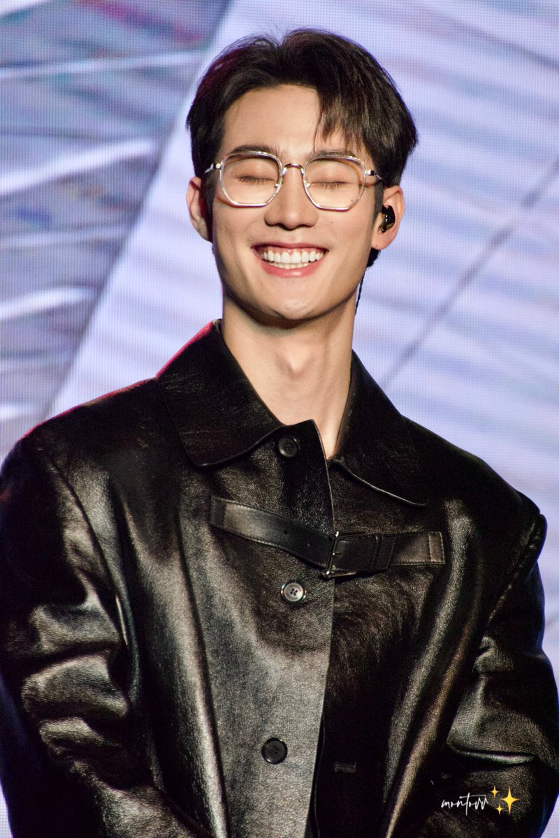 insparlight's tweet photo. Daddy Mew🥹

#ForceBook1stFMinHK
#fforce_ @fforcejs https://t.co/osmiCAjruw