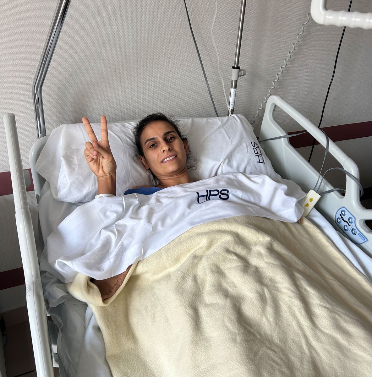 #COMUNICACO | Lulu Guerra, intervenida con éxito por el Dr. Nogales de <a href="/HPS_Hospitales/">HPS</a> 💯💪 tras una cirugía en su menisco.

Desde el Rocasa Gran Canaria le deseamos una pronta recuperación.  Esperamos tu vuelta. ¡Fuerza, campeona! 🙌

#ProntaRecuperaciónLulu | <a href="/luluguerra13/">lulu guerra</a>