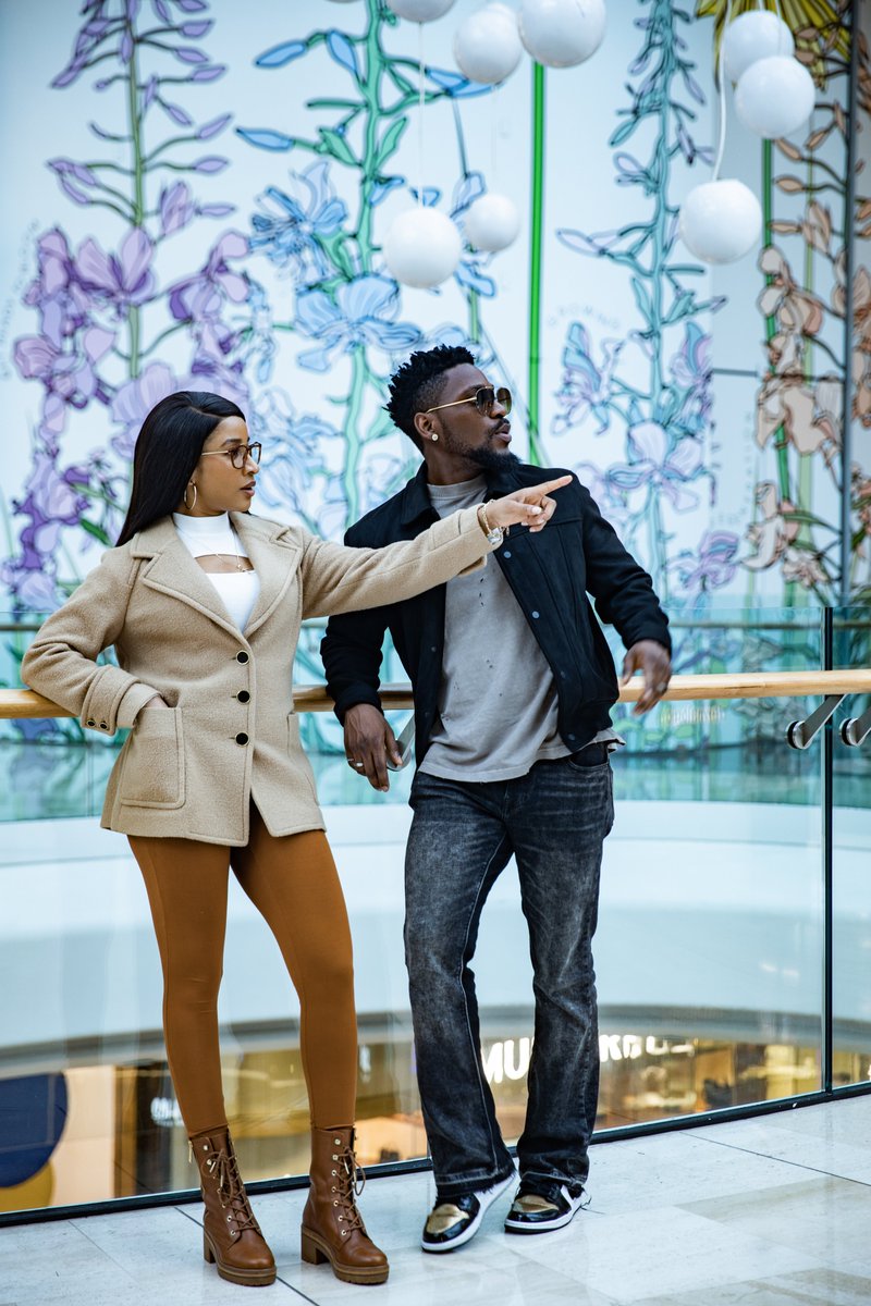 AdesuaEtomiW's tweet photo. Out and about in London. 💃🏽💃🏽💃🏽
Shopping ✅️ 
Sightseeing  ✅️ 
Black cab ride ✅️

The future is looking so bright 🌞 

@British_Airways
#britishairways #sponsored https://t.co/xdC7lQN6UZ