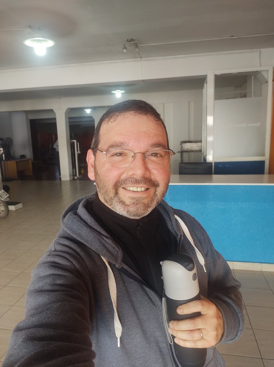 fraygus70's tweet photo. Saliendo del gym.... Disfrutando el día... Creo que así se vive y se disfruta... Día a día, momento a momento... Feliz viernes!!! #FelizViernesATodos #amigos https://t.co/x7h0XV8wzi