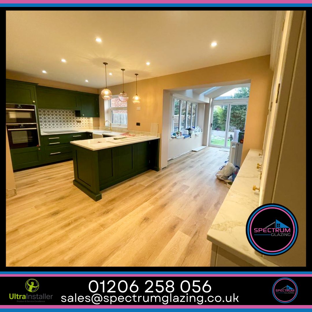 spectrumglazing's tweet photo. One of our latest conservatory installations in Colchester

Fully insulated solid roof LivinRoof conservatory opening up into the house to create a beautiful kitchen dining area

https://t.co/h8jS4HhQ9C 

#colchesterconservatories  #ultraframe #Livinroof https://t.co/iFtiAoQ7Pp