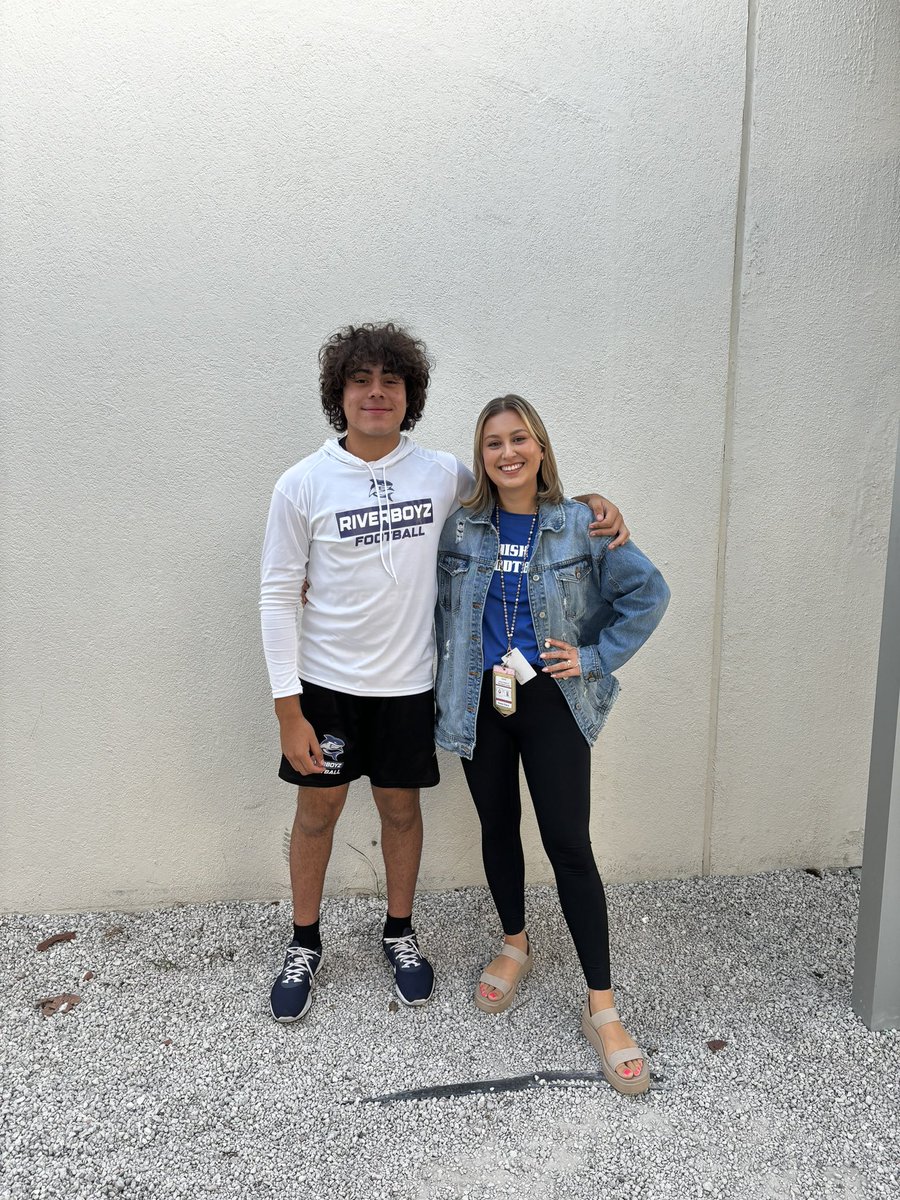 daisyklave's tweet photo. WISHING YOU A GREAT GAME TODAY @river_boyz1 and to my adopt a shark son 🏈 Last game of the regular season and hopefully we get to those playoffs 🦈@The_Galleon @SuarezSRHScoach @CoachHeadley @tjonesamazing @CastellaAlli @pbcsd @SharksSrhs https://t.co/NeKxRtP9Ez