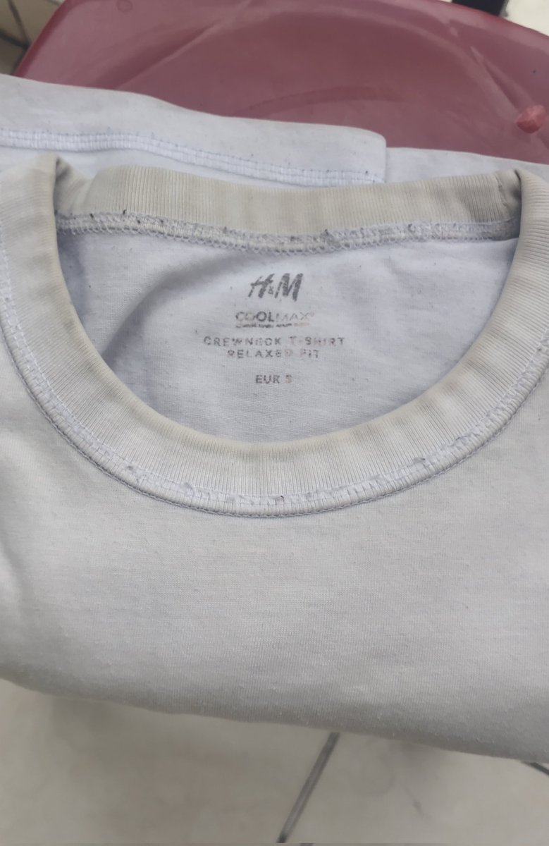 txtdarionlshop's tweet photo. lagi melakukan adegan dewasa (nyuci pakaian sendiri)

gatau knp semenjak aku 
nemuin produk ajaib ini 
sekarang jadi berani pake 
pakaian putih

         before                         after https://t.co/ixKEQTNOYO