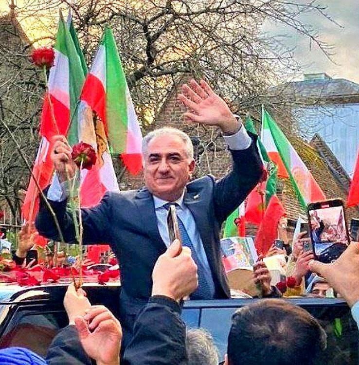Kourosh634's tweet photo. @_Reaganite_ He is beyond the hero. He is the one who can save a nation with 2500 history. which results saving Middle East and the world. The world will destroy Iran if they start war there while they could save it for good with just empower the loving king.
#Pray_for_Iran
#Save_Iran https://t.co/Rmtx4r7eSl
