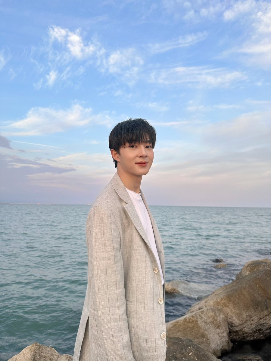 CwrNew's tweet photo. 🩶 🌤️ 🐠 🤍 https://t.co/uKinpQvIw1