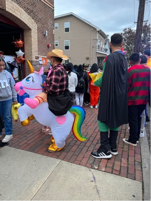 CCDOM1's tweet photo. Unity Square in New Brunswick held their Annual Trunk or Treat event on Halloween.
About 800 residents enjoyed treats and games at the Unity Square Community Center.
#Unitysquare #CCDOM #CatholicCharitiesDOM #Halloween #NewBrunswick #NewJersey https://t.co/0Gaj87u4rz