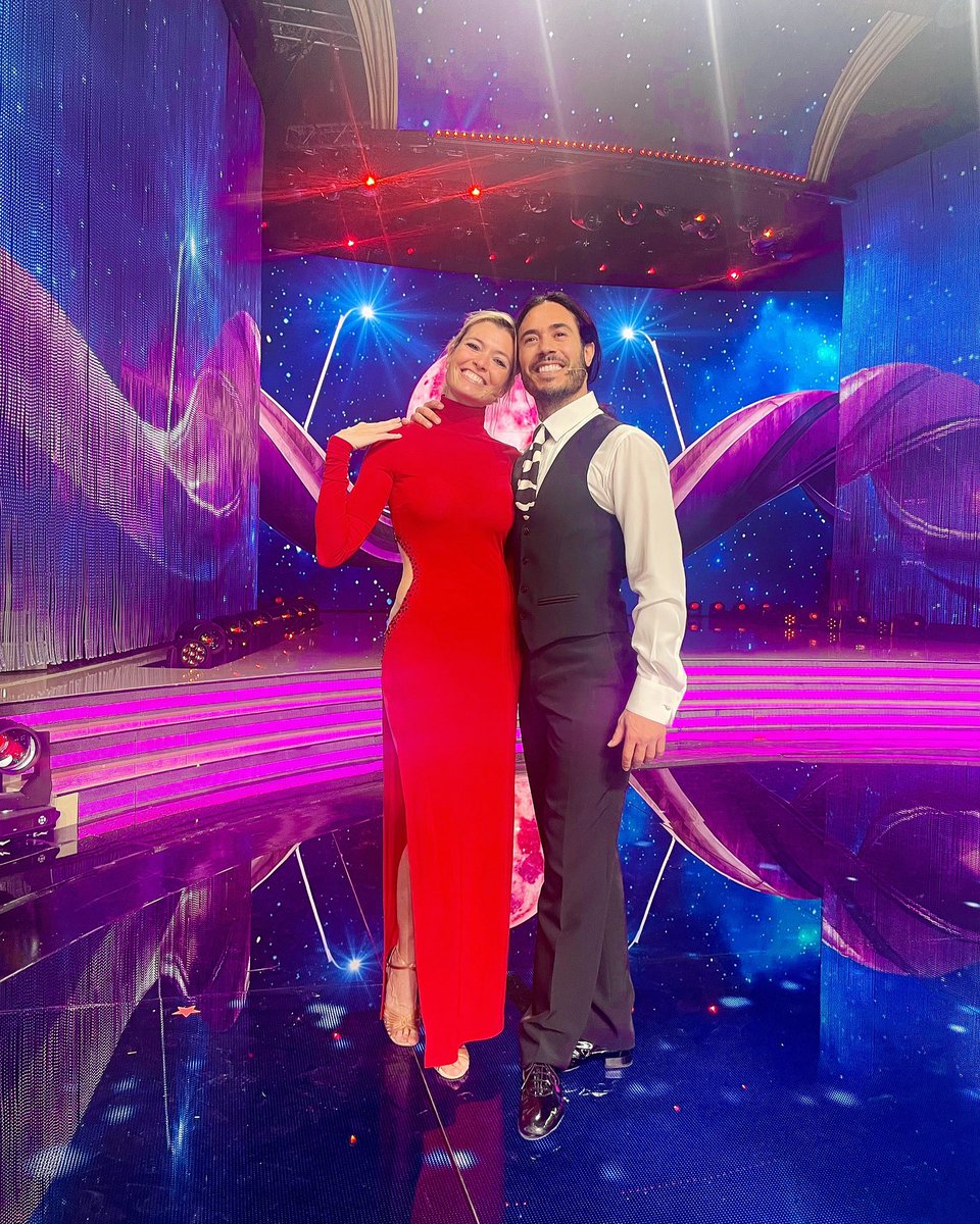 Domani un’altra tappa di questo viaggio insieme! @carlottamantovan2612 si sta impegnando tantissimo ed io sono super carico per questa performance! Ci vediamo in pista! Sosteneteciiiii❤️
<a href="/Ballando_Rai/">BallandoConLeStelle</a> <a href="/milly_carlucci/">Milly Carlucci</a> <a href="/RaiUno/">Rai1</a> 

#BallandoConLeStelle #maestro #vip #morlotta #rai