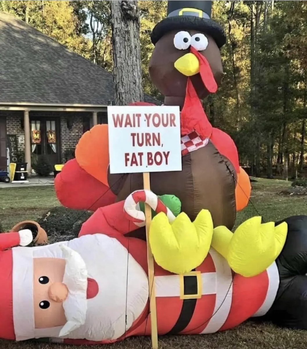 No matter if you’re already putting up your tree or standing your ground with harvest decor, WINTER BAROQUE is the perfect way to kick off your holiday season! gatewaychamberorchestra.com. 

#FridayFunny #GCOat15 #GatewayChamberOrchestra #GCOWinterBaroque #ClarksvilleTN