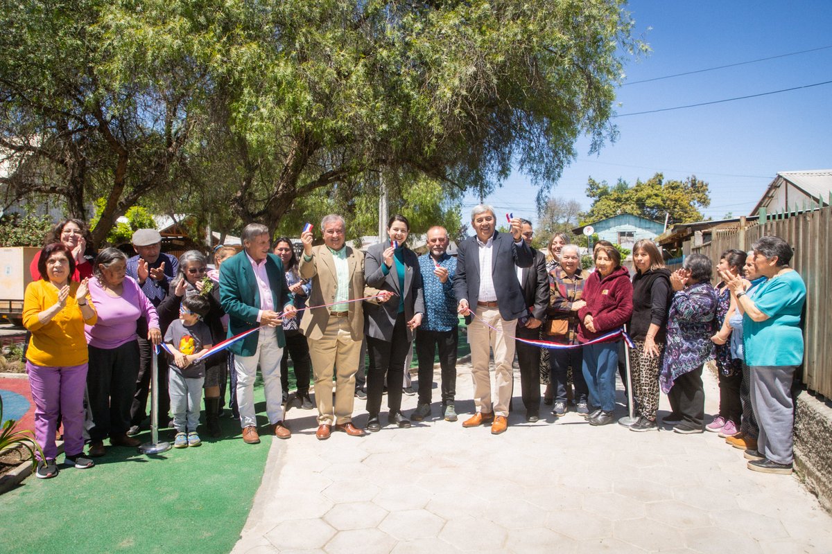 laSubdere's tweet photo. Más de 600 habitantes de Requínoa se verán beneficiados con la nueva área verde inaugurada en la Población 28 de Febrero, que contó con una inversión de más de $72 millones de la Subdere 🙌

Lee la nota completa 📲 https://t.co/DAnXv1azdf https://t.co/ske2QxYYPQ