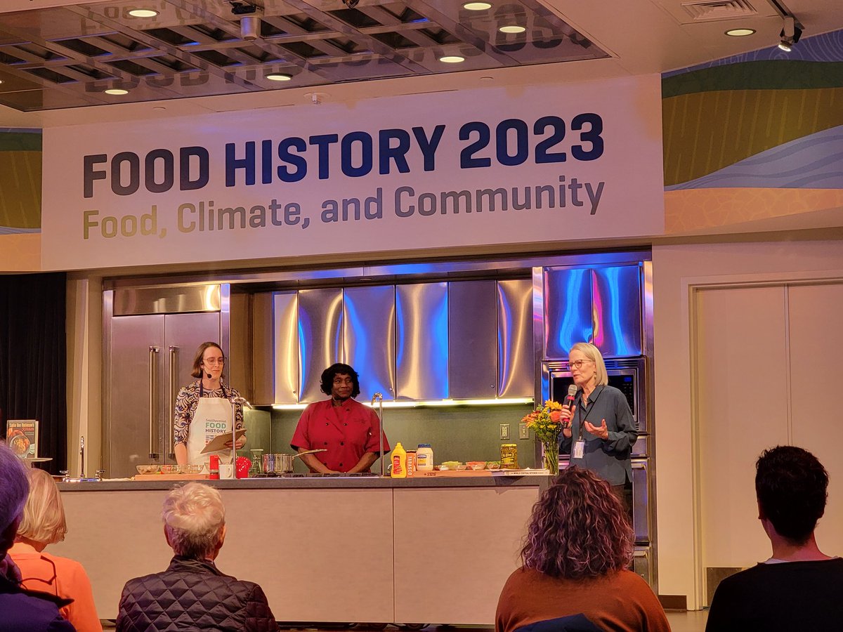 It's time for #SmithsonianFood History Weekend at <a href="/amhistorymuseum/">National Museum of American History</a>! Excited to hear from <a href="/AshleyRoseYoung/">Dr. Ashley Rose Young</a> with Sallie Anne Robinson from Daufuskie Island, SC! 
@jessfscarbone <a href="/kvslice/">Kendall Vanderslice</a> @CarlynnCrosby #Smithsonianwomenshistory