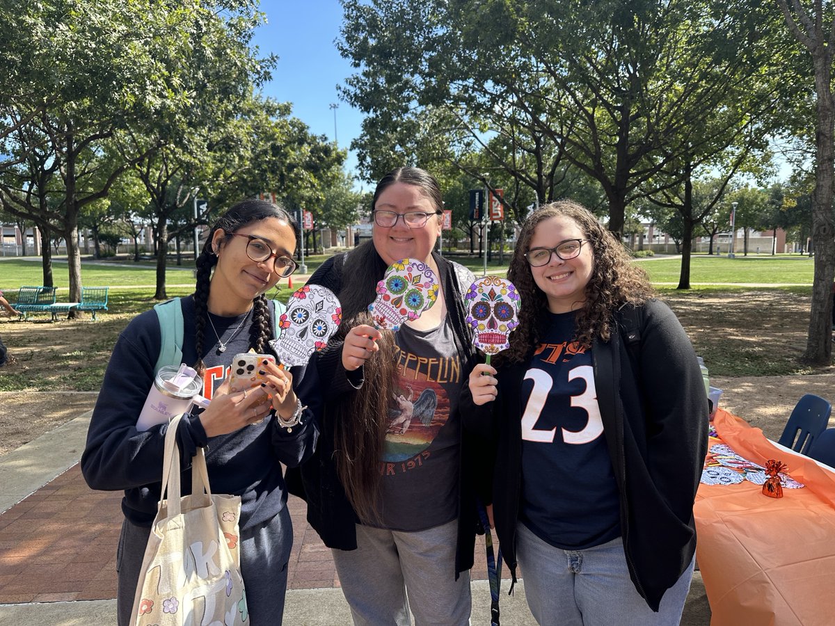 Thank you, everyone, for celebrating Día de los Muertos with us and Professor Alegra Lozano's Honors 3503: Day of the Dead class for this year's program at the 1604 and Downtown campuses. 🧡🏵 <a href="/UTSAHC/">UTSAHonorsCollege</a>