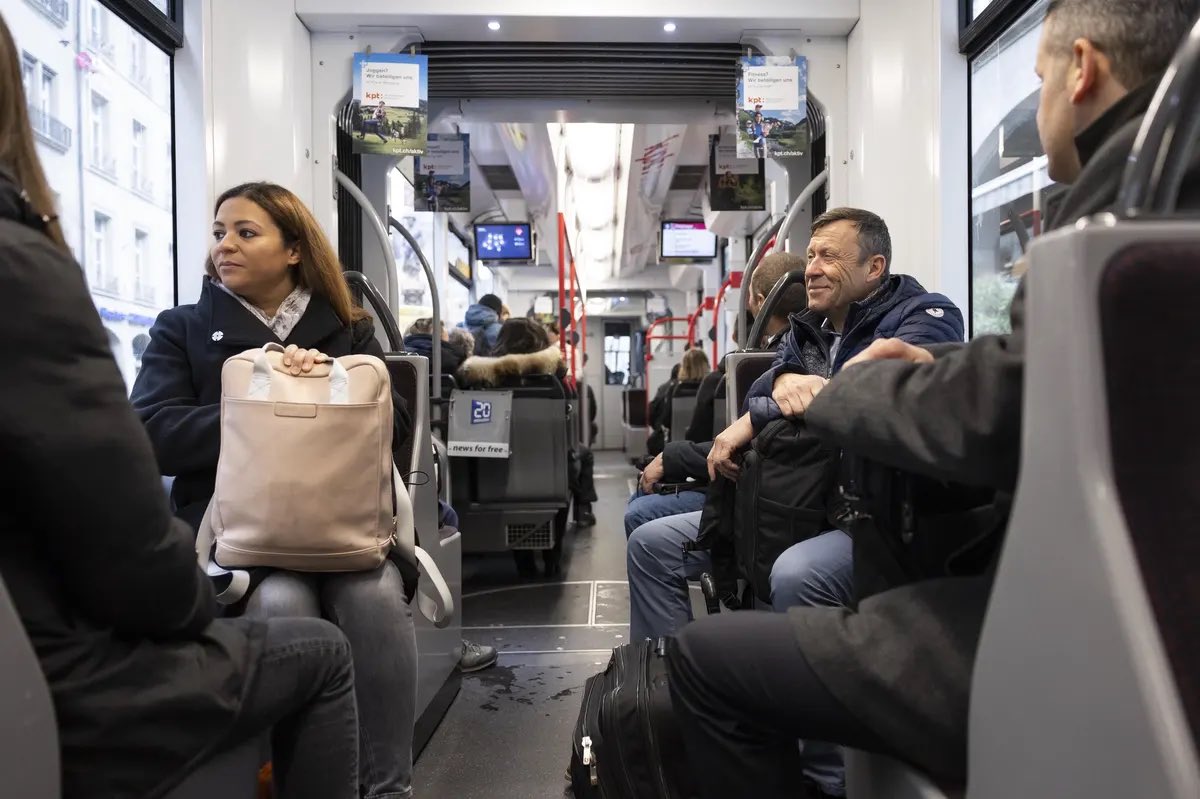 1/3 - Nous sommes comme des insectes sociaux. Il nous est difficile de ne pas nous conformer aux comportements de nos congénères. Mettre le masque seul dans une rame de métro ou en salle de réunion est fortement stigmatisant. On y renonce malgré le coût sanitaire d’y renoncer.