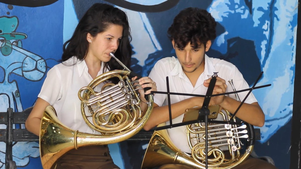 🎻 La adaptación de la educación musical 🎶 al entorno digital 📲💻 facilita la preparación de los alumnos 🎹🪇🥁 para el mundo actual. 
🎷 Las tecnologías digitales ofrecen grandes oportunidades educativas 🎓.
#BrechaDigital