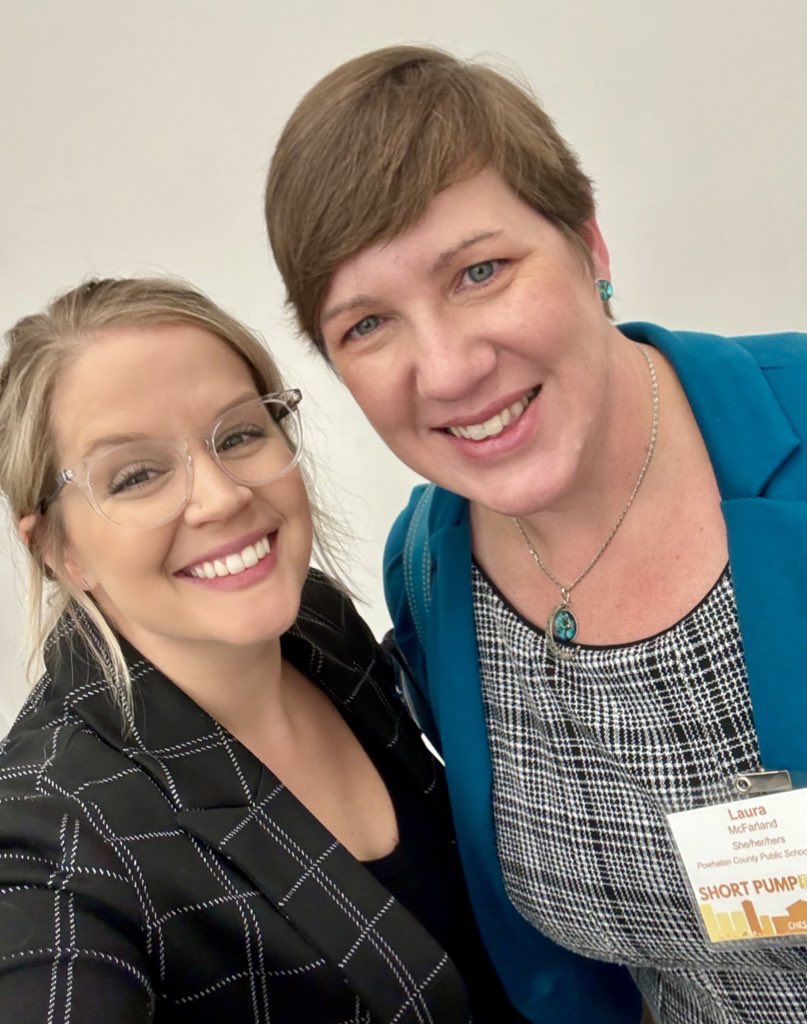 ecseals's tweet photo. Hey @SPRHappyHour — I found a fellow listener at @TeamCHESPRA!! 🎙️🖤 #SchoolPR https://t.co/5nK8cDNjpf