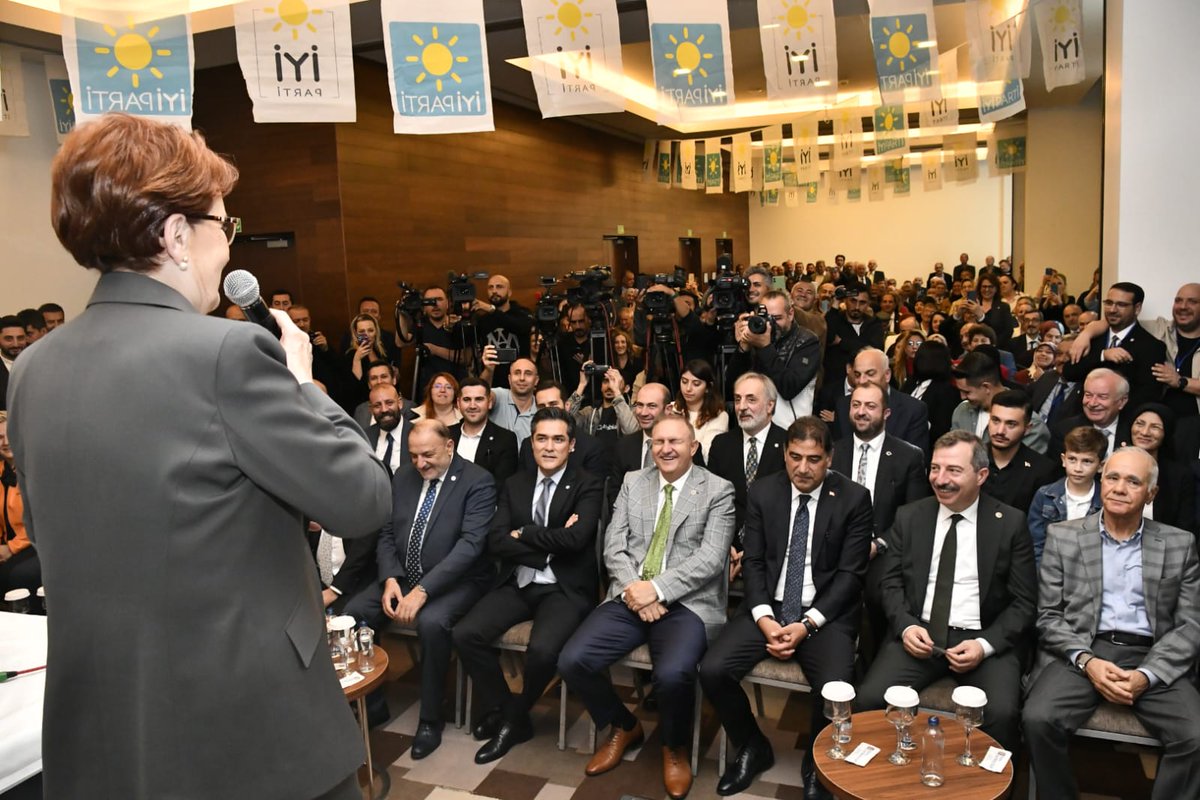 SBugraKavuncu's tweet photo. Genel Başkanımız Sayın @meral_aksener ile birlikte Kütahya'daydık.

Türkiye'nin 81 ilinde, tam motivasyonla çalışmaya hazır teşkilatlarımızı ziyaret ediyoruz.

Türkiye'nin en çok sahada olan lideri, yılmadan ve yorulmadan hem teşkilatımızla hem de vatandaşlarımızla buluşuyor.

Ülkemiz ve Milletimiz için elimizden gelen bütün gayreti sonuna kadar göstereceğiz.

Bu yolda, Kütahya Belediye Başkan Adayımız Sayın Ahmet Tekdemir'e başarılar diliyorum.