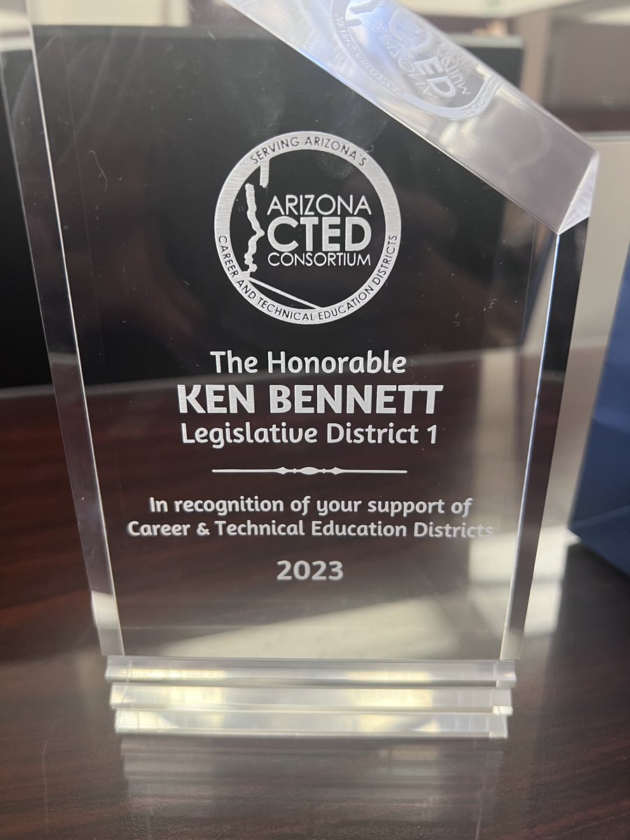 AzCted13's tweet photo. It was great hosting @BennettArizona
where we were able to show our appreciation for his work supporting career and technical education. Sen. Bennett also offered his insights on next year's budget issues - with his famous boxes. https://t.co/eCCB1pNxjL