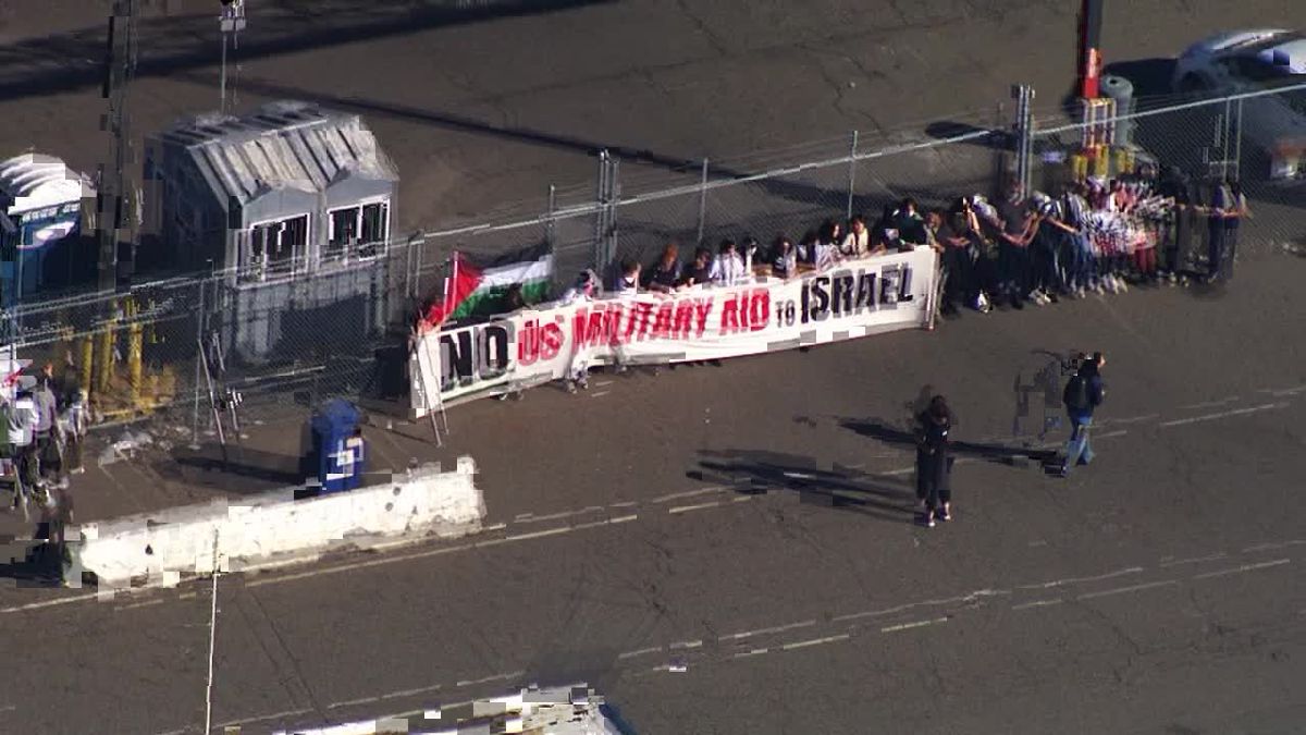 KTVU's tweet image. Protestors at the Port of Oakland are trying to stop a ship that they say will carry weapons to Israel. bit.ly/3FItw7F