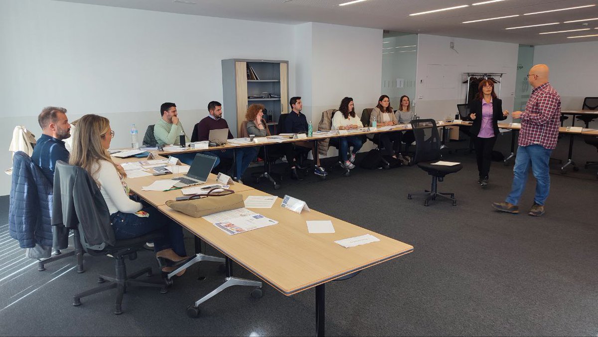 Escuela de Negocios FEDA tweet media