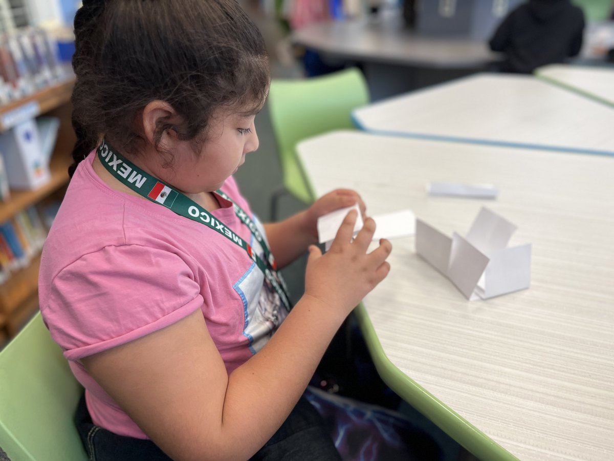 We turned this week’s #blackeyedsusan story into a fun #STEAM challenge: build a house of cards for the ghost 👻
<a href="/OliverJeffers/">Oliver Jeffers</a>