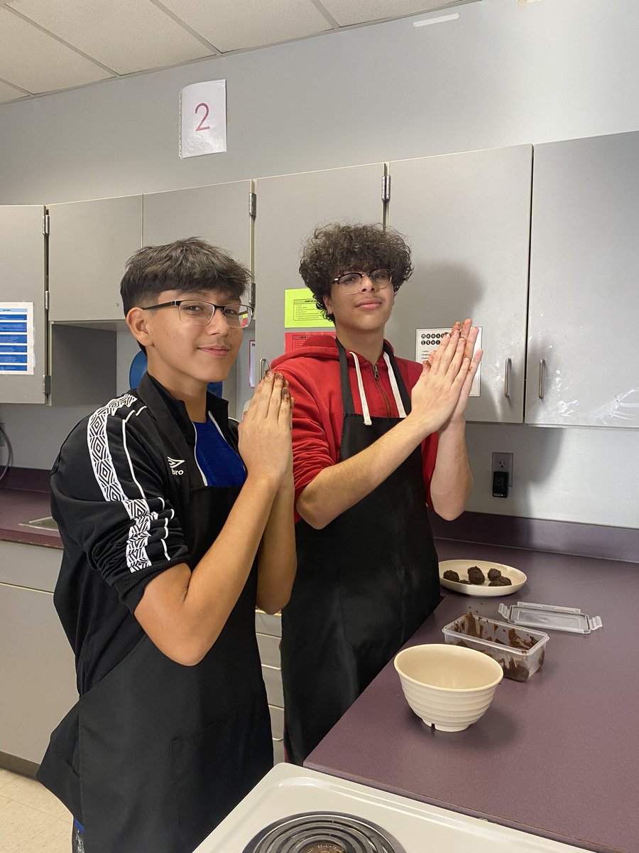 MsSaundersFCS's tweet photo. Global Cuisines was in Brazil this week 🇧🇷 

Students made brigadeiro. Brigadeiro is a dessert consisting of sweetened condensed milk, cocoa powder and butter. This mixture is then cooked and covered with sprinkles. 

#wkhsfcs #itsworthit #globalcuisines https://t.co/yFaM1lu5g0