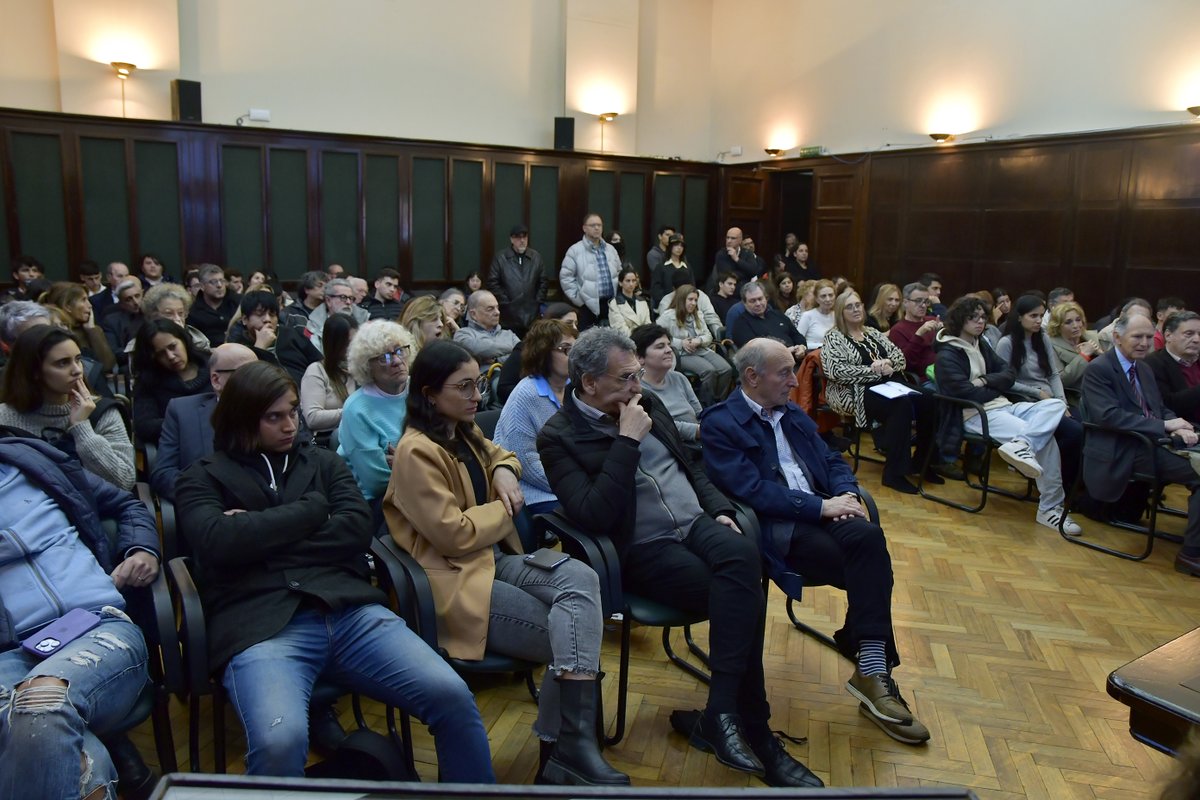 <a href="/hernan_najenson/">Hernan Najenson</a>, <a href="/agulanovsky/">Agustin Ulanovsky 🇦🇷🎗</a>, <a href="/bengurionu/">Ben-Gurion University of the Negev</a> y <a href="/Hernanelman/">Hernan Elman</a> del Observatorio contra el Antisemitismo conversamos con <a href="/CaucinoMariano/">Mariano Caucino</a> en <a href="/DerechoUBA/">Facultad de Derecho</a> sobre la guerra entre Israel y Hamas, la preocupación por el mayor antisemitismo y la necesidad de más acciones por los secuestrados.