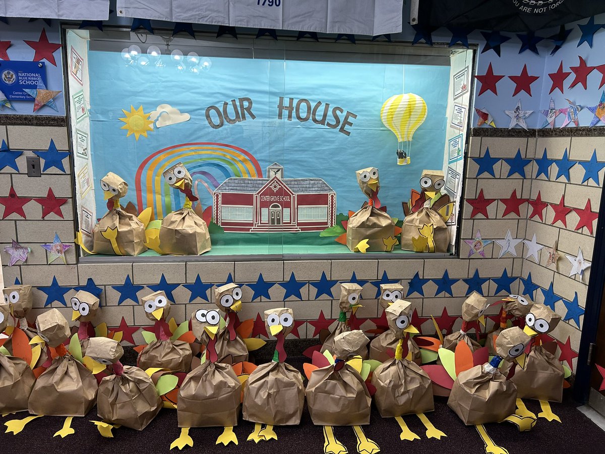 CenterGroveES's tweet image. What an exciting day here at CG! 
Candy and turkeys and bears, oh my…