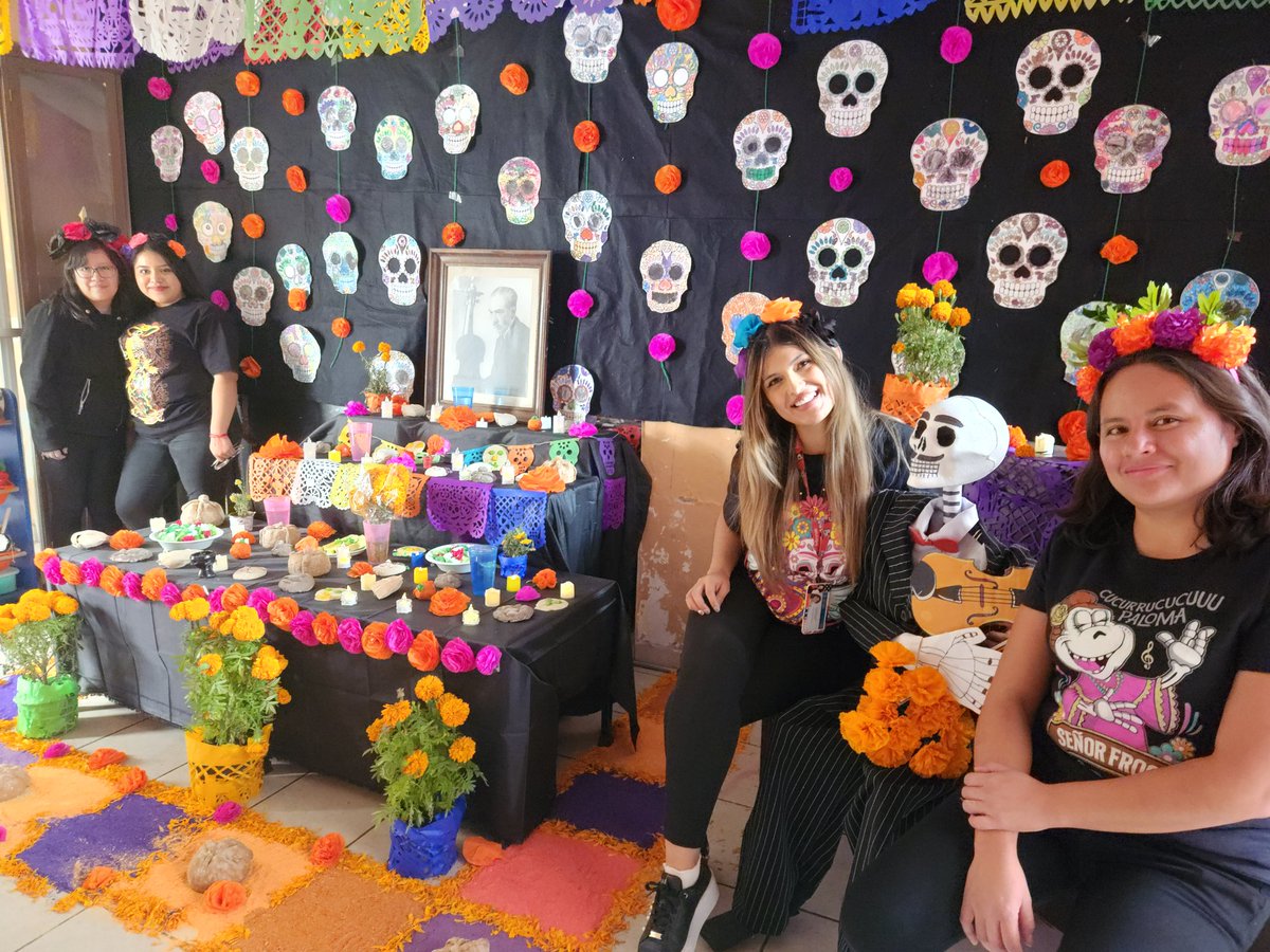 Almendruskii's tweet photo. Nuestra ofrenda del día de muertos ❤️🥰
#DiaDeMuertos #1Noviembre #Ofrenda https://t.co/eY4TVDOtht