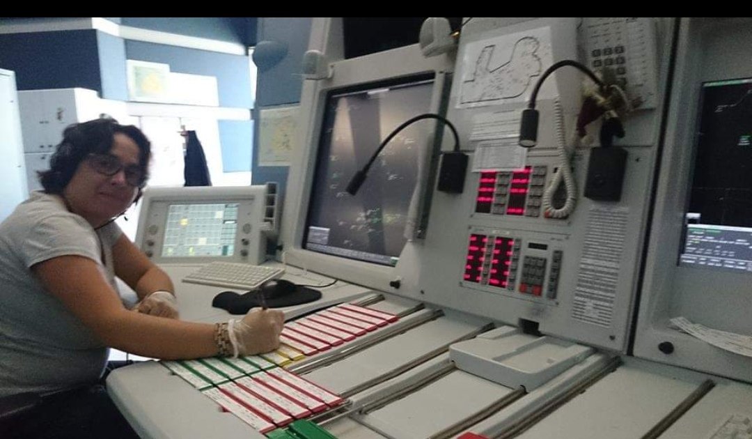 ACDECTAATC's tweet photo. Controladores aéreos lamentamos profundamente la partida de nuestra colega y amiga Nancy Allieth Morales Colmenares. Nos deja su gran pasión por el control de tránsito aéreo. Sentido pésame a su familia.  @AerocivilCol https://t.co/wqRDDwVsSX
