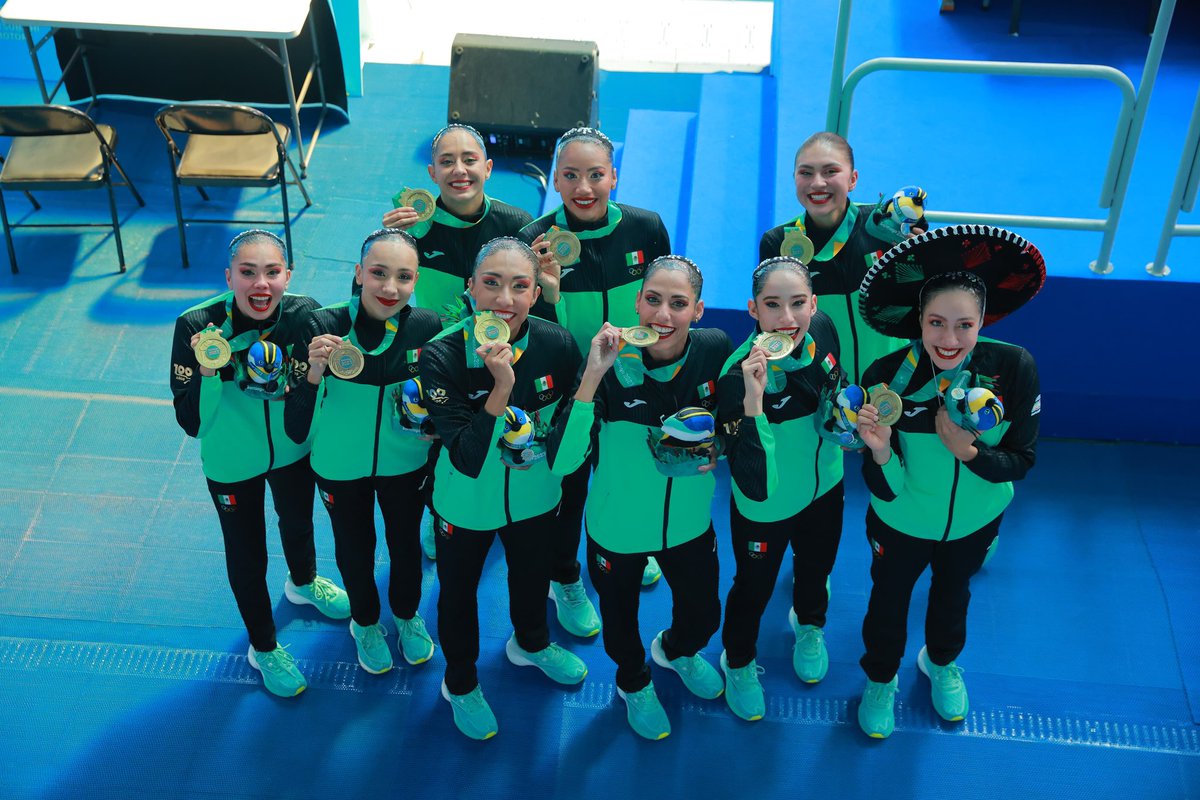 COM_Mexico's tweet photo. Después de  27 años de ausencia, regresa el equipo de natación artística a unos Juegos Olímpicos tras ganar la medalla de oro y su pase a #París2024.

#MéxicoEnSantiago | @ArenaSwimMX https://t.co/Rnzxra4DGQ