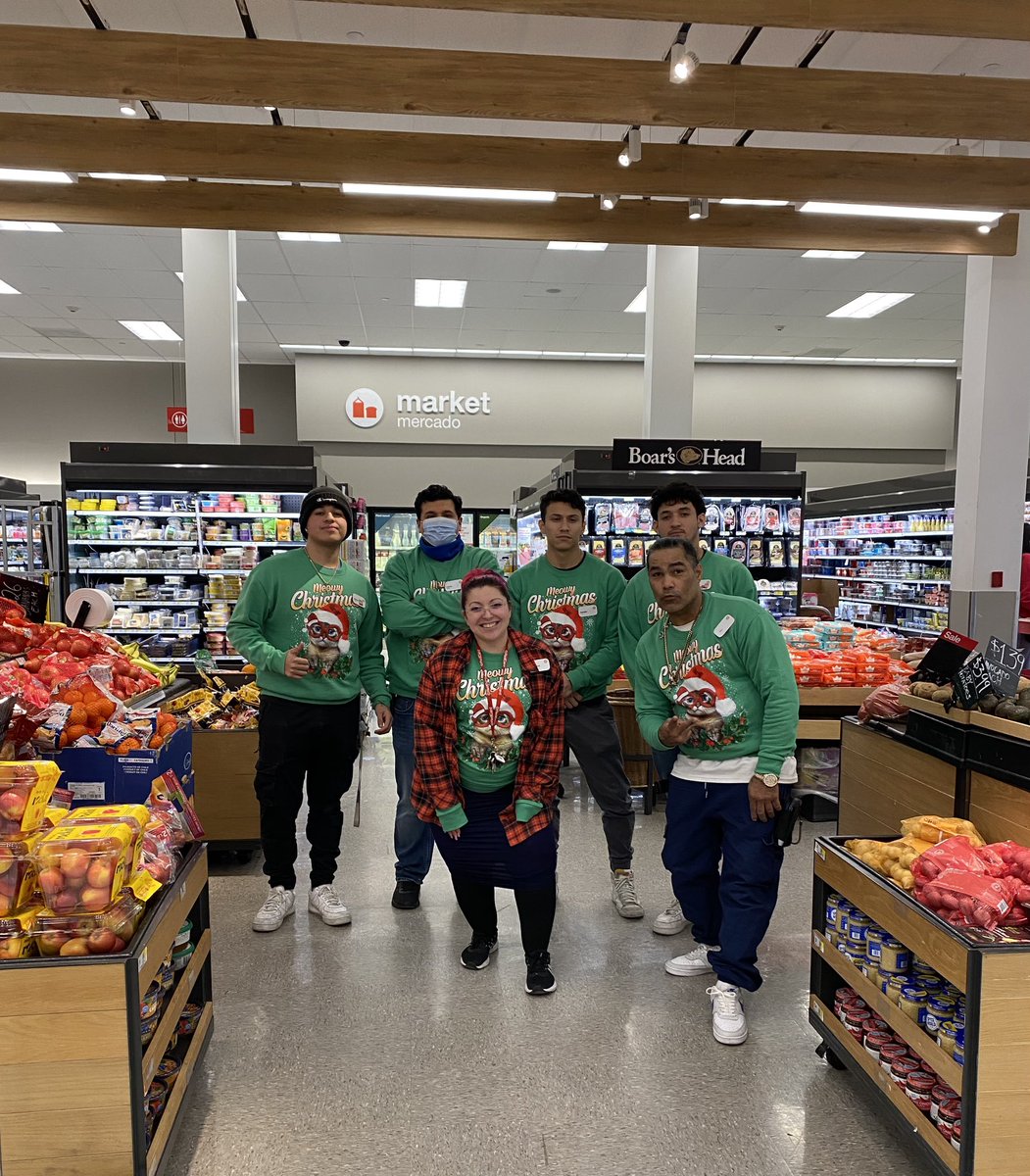 3259 pfresh team rockin’ a double today!! Appreciate you guys! #portproud #pfresh #T3259 #portwashington🍎🥑🍇