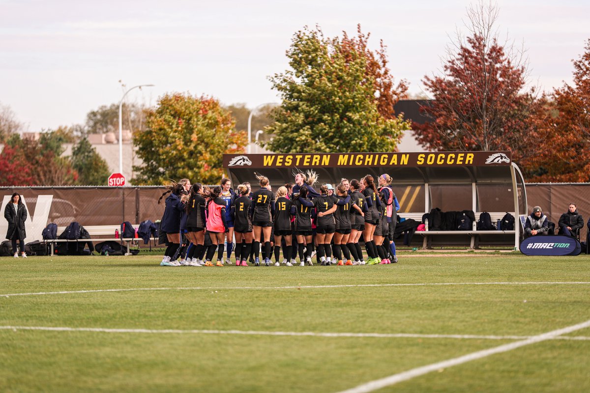 KentStSoccer's tweet photo. Got a lot to smile about😊
#GoFlashes | #Extend98 https://t.co/ku3oy5DiSn