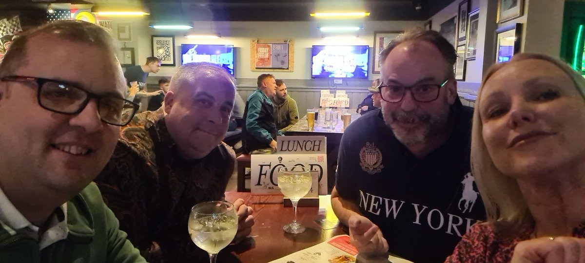 RevMthrSamantha's tweet image. #outout 
A couple of bevvies before watching @SarahMillican75 in #Portsmouth soon!