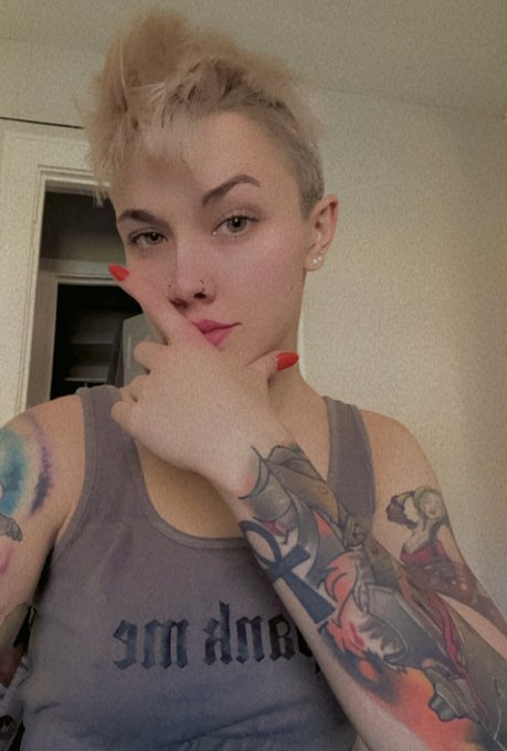 like for good luck 💋 https://t.co/UhgK7igtFJ