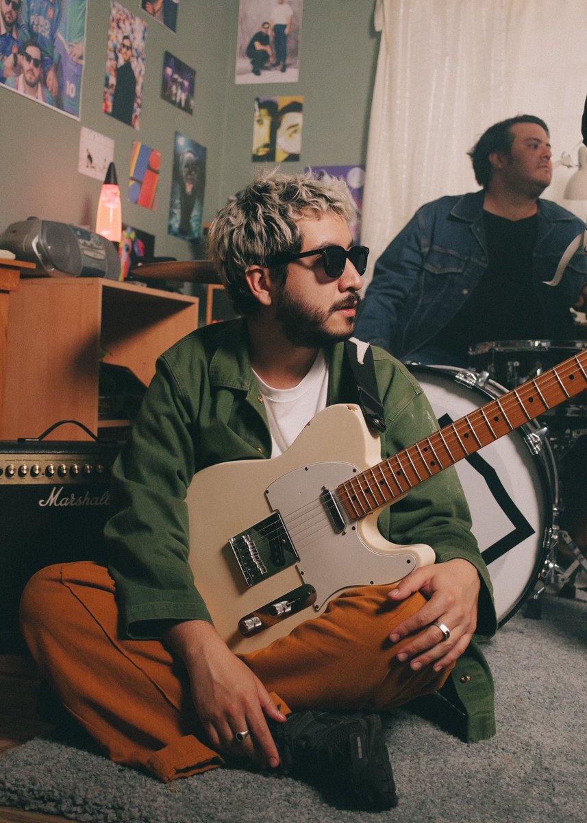CLUBZCLUBZ's tweet photo. La próxima semana revelamos nombre|portada|fecha de nuestro próximo sencillo con los grandísimos @thelittlejesus ⚽️🎸 https://t.co/ap8qBWW1qU