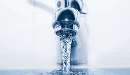 💧 #eaupotable
⚠️ La tempête Ciaran a causé des conséquences sur le réseau d'eau de certaines communes.

➡️ la liste est ici manche.gouv.fr/Actualites/Tou…

👉 ne consommez pas l'eau du robinet, pour les usages alimentaires, la boisson...
👉 l'eau est utilisable pour les autres usages