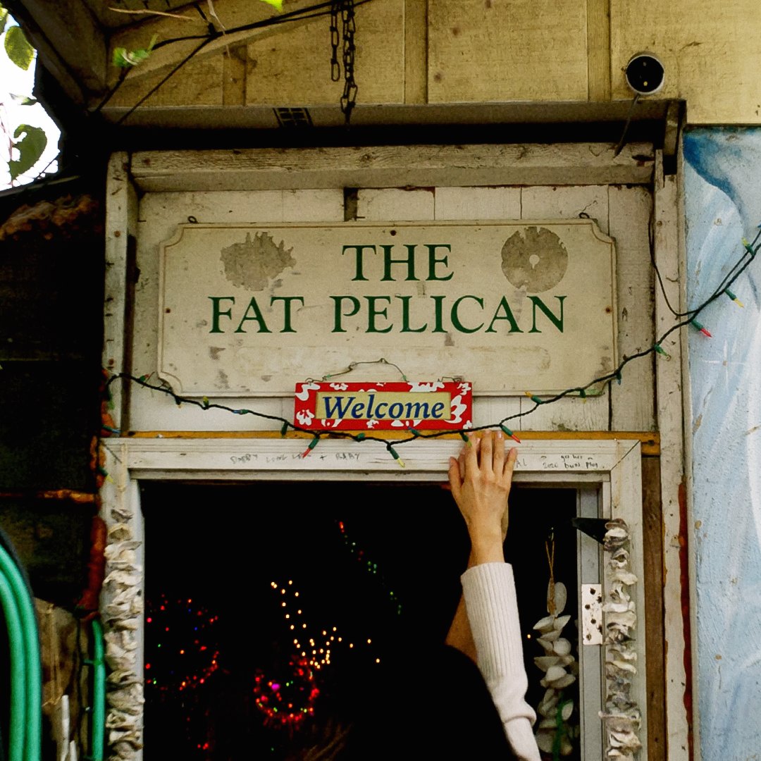 thesummeritp's tweet photo. take us back to the fat pelican, where everything was good https://t.co/hYz3Sht0Iz