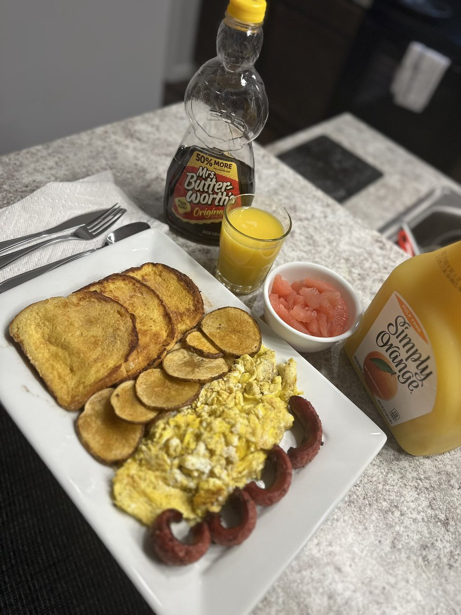 BRob_2323's tweet image. Choose the right foods for a healthier life. #WARREADY #EatThePart #MyChef #AthleteLife #MyDay #BeDiffrent @UKFootball @UKCoachStoops @vincemarrow @CoachWhiteFB @Bigstew9 @WNWarriorsFB  @Jacksonville8 @FeetHipsHands @ChuckTrained @rawtalentsport1 @coachelichter @MonteSanders