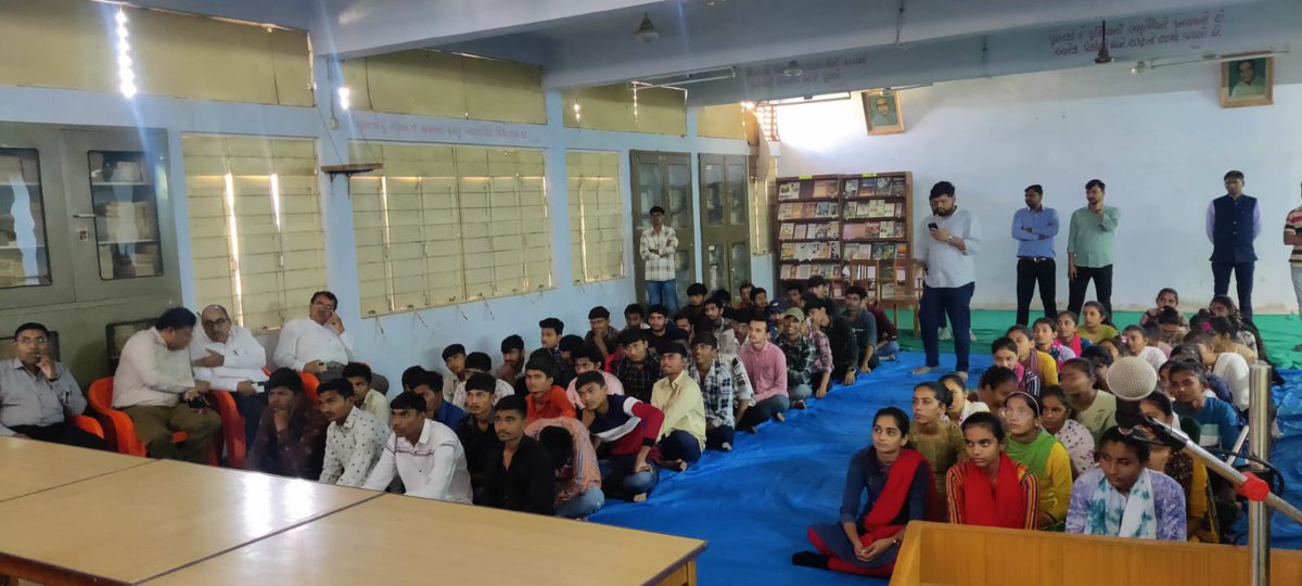 આજરોજ 61 લીંબડી વિધાનસભા મતવિસ્તારમાં YVAW અંતર્ગત મતદાર નોંધણી અને મતદાન અંગે જાગૃત કરવામાં આવ્યા તથા નિયત કરેલ પીપીટી અને વિડિયો બતાવવામાં આવ્યા. <a href="/CEOGujarat/">Chief Electoral Officer, Gujarat</a> <a href="/ElectionSRN/">DEO Office SURENDRANAGAR</a> <a href="/CollectorSRN/">Collector Surendranagar</a> <a href="/ECISVEEP/">Election Commission of India</a>