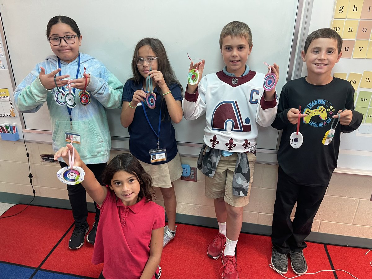 Craft Club is at it again! We can’t wait to deliver these ornaments next month to our hard working support staff, custodians and cafeteria ladies! ❤️
<a href="/CESCorkyBear/">Corkscrew Elementary</a> <a href="/ms_danielsen/">Rachel Danielsen</a> #payitforward