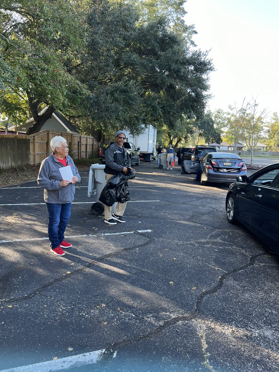 AARPAL's tweet photo. AARP Mobile volunteers are ready to shred your stuff! Come out to Via Health Fitness and Enrichment Center until noon today and protect your identity! #AARPFraudWatch https://t.co/L8WaYzt8Wq