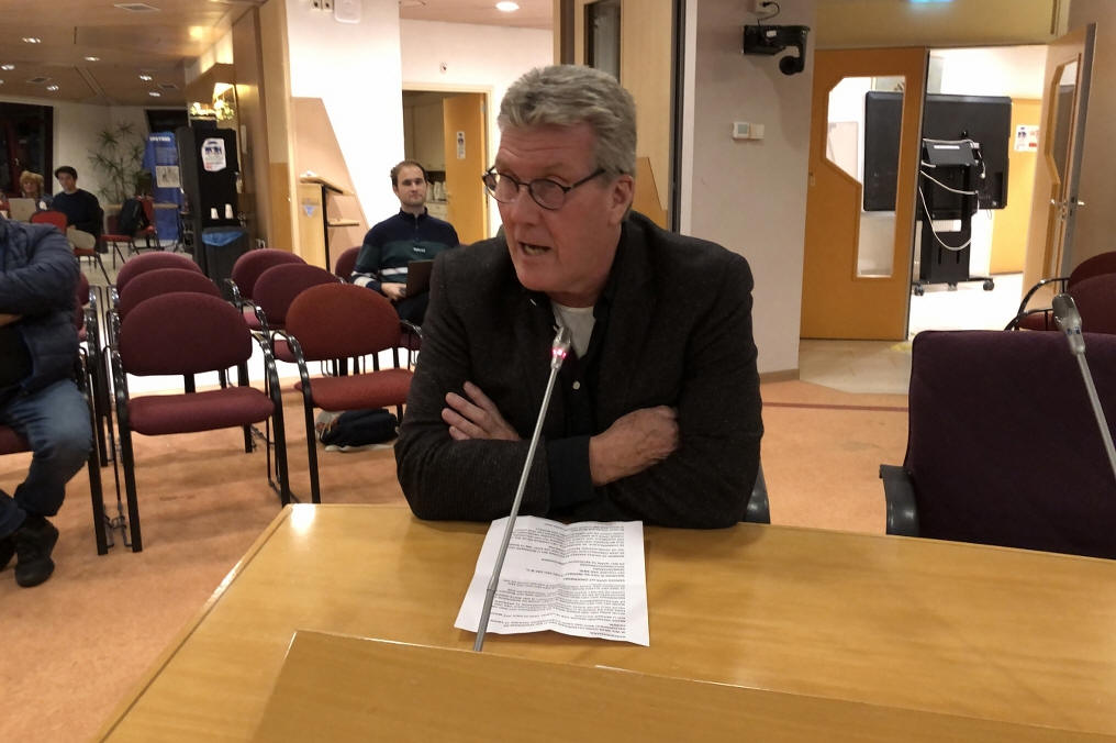 MarkerNews's tweet photo. Voorzitter Eilandraad maakt buiging voor Waterlandse raad
https://t.co/ZitvqDfZi7 #Marken #Kerkbuurt #Buurterstraat #Zereiderpad #Wilhelminabrug #kademuur #raadsvoorstel #budget @ArisUithuisjesr @kjdonkers @van_geemen #bedankje #EilandraadMarken #budget #buiging https://t.co/UgExom8gPb