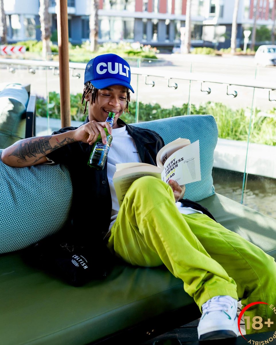 Teddy_Goodfella's tweet photo. Embracing the summer vibes with Fish by my side! 🌊 Ready for the ultimate weekend getaway? Who's joining me?" 🐟 #whattheflyingwish #flyday https://t.co/NX2IwTVusD