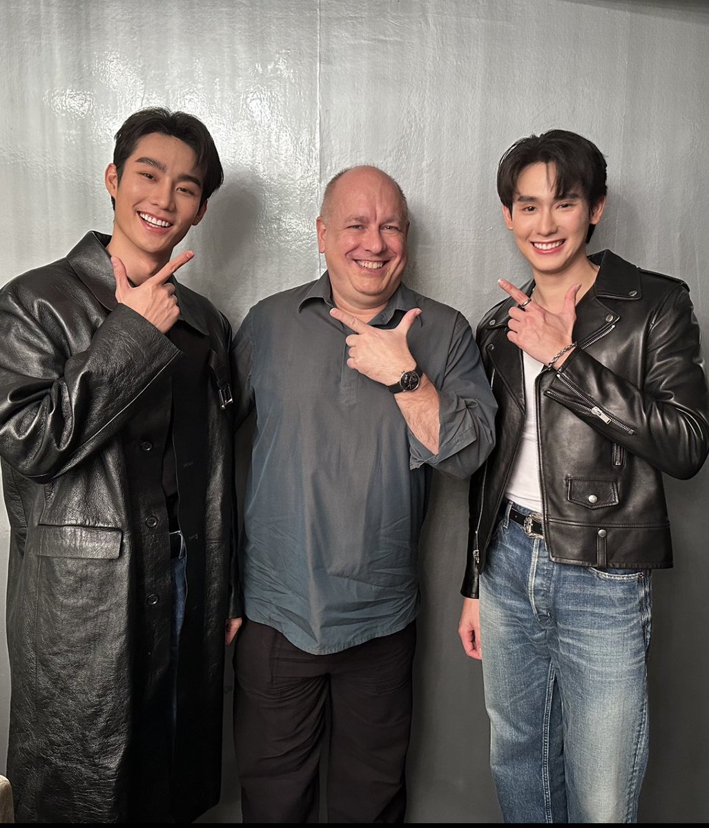 jtravismedia1's tweet photo. I have to say, you two are charming and genuine. When I was younger, these shows did not exist. Your work is showing the coming generations how things can be. Thank you. Look forward to writing this up! @fbhkfmsup @fforcejs @kasibook 
#FBreadyforHK #ForceBook1stFMinHK #GMMTV https://t.co/ilNvylZOaS