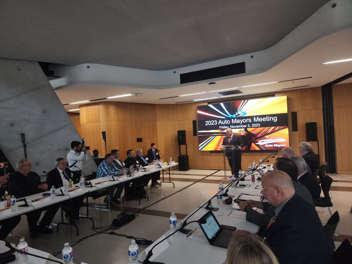 automayors's tweet photo. Mayors @StevenDelDuca and @MayorRobBurton welcome members of @automayors and Economic Development staff from across Ontario and industry representatives to @City_of_Vaughan this morning! #AutoMayors https://t.co/YHW236kSPp