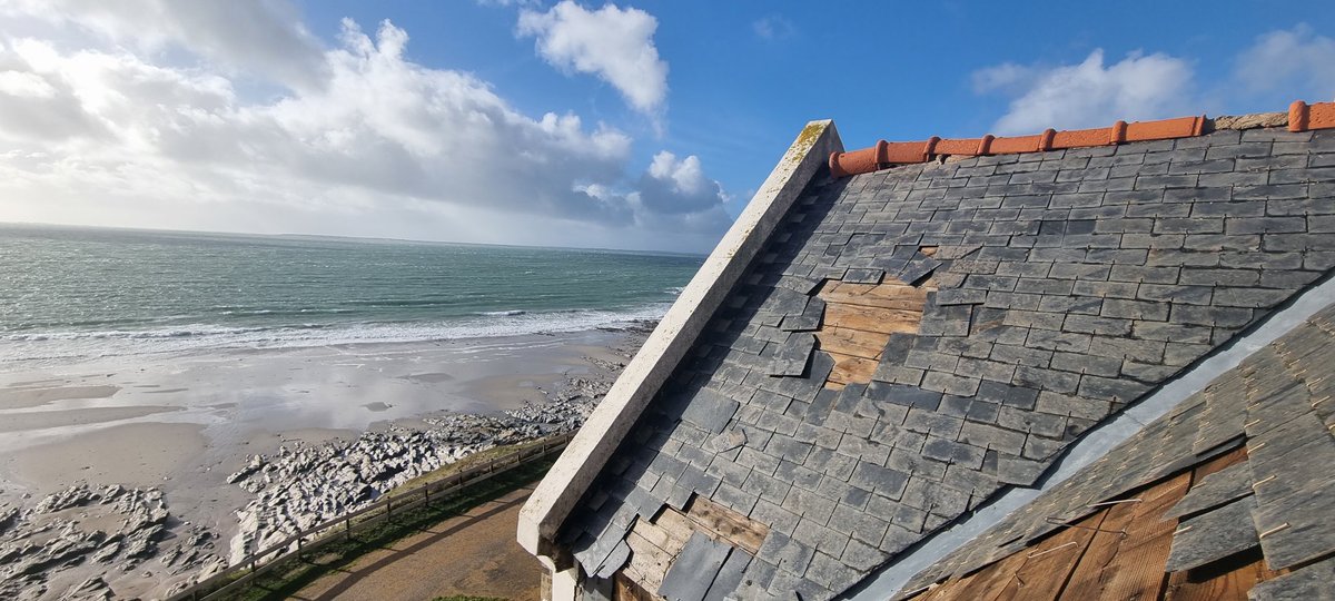 Help ! #LeConquet 
Suite tempête #Ciaran 
J'attends en vain une intervention 
de couvreur depuis ce matin pour mise hors d'eau.
Inondation totalité maison à  chaque pluie.
Si vous avez une piste, Merci !
A relayer si possible, Merci 
Nouvelle tempête prévue demain